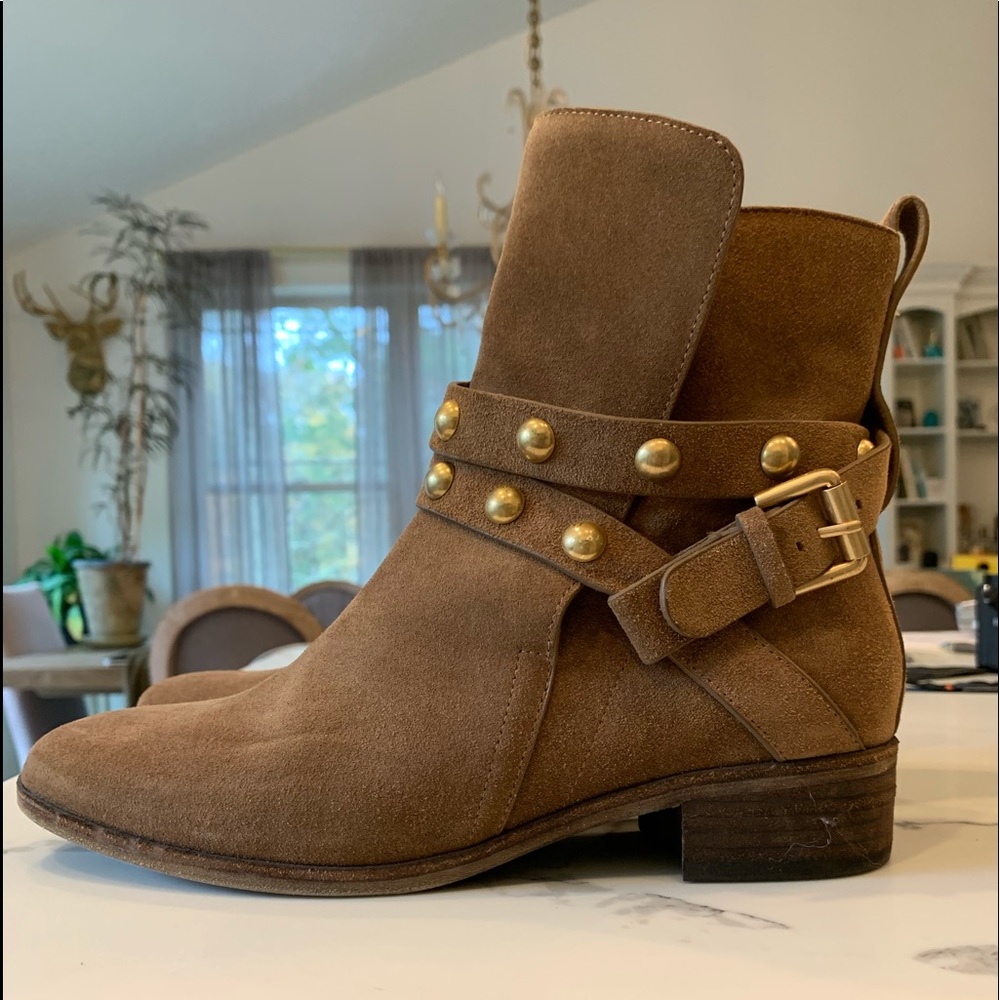 Beautiful See by Chloe suede boots